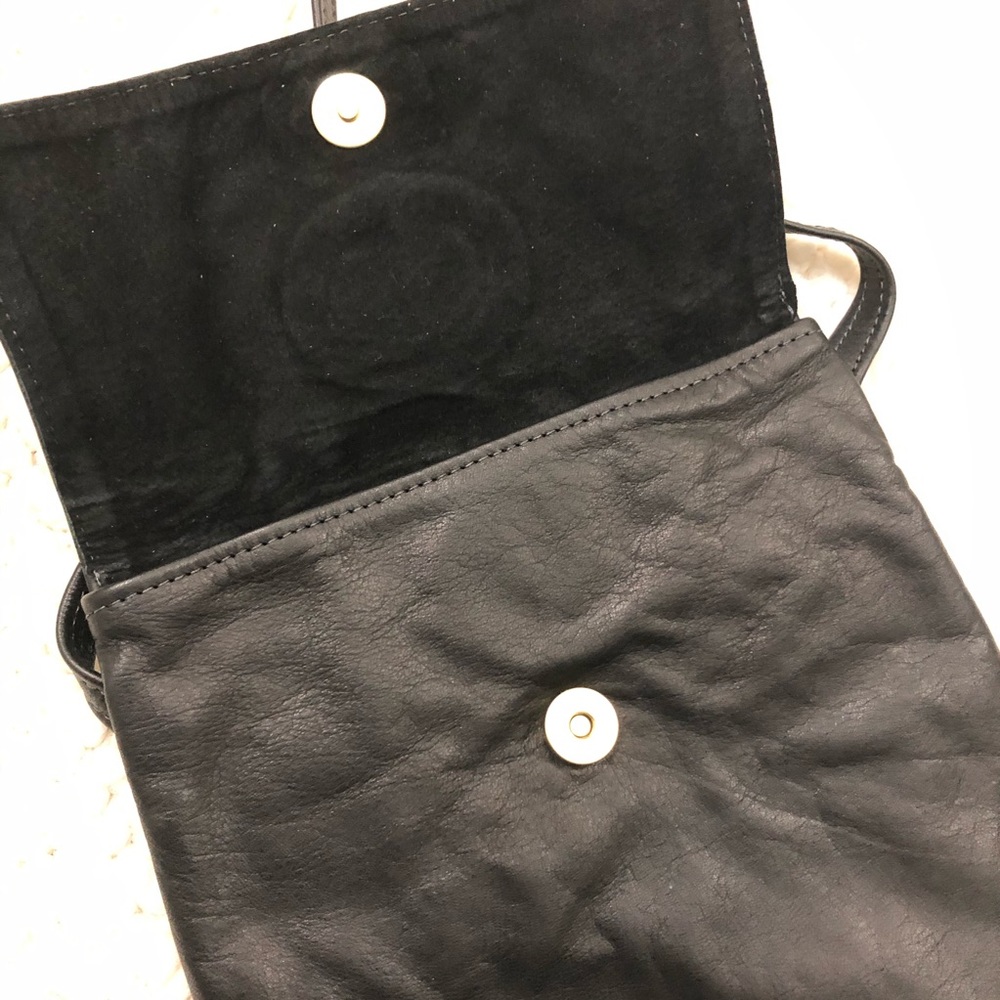 Breezy Mountain Leather Crossbody Black Bag - Picture 4 of 12